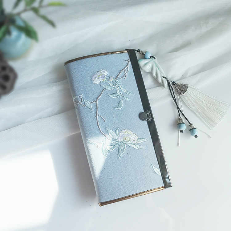 Exquisite Retro Embroidery Clutch Purse 🌸