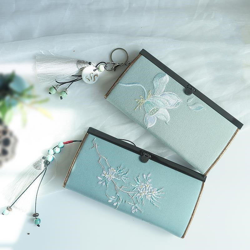 Exquisite Retro Embroidery Clutch Purse 🌸